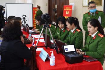 Cung cấp thông tin mống mắt: Thay đổi mới trong Luật Căn cước