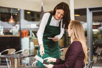 Sinh viên làm part-time có cần ký hợp đồng lao động không?